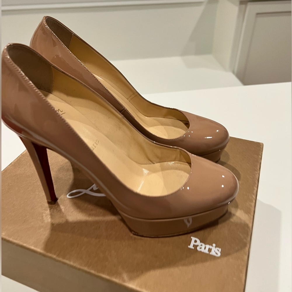 Christian Louboutin Cream shoes mint condition